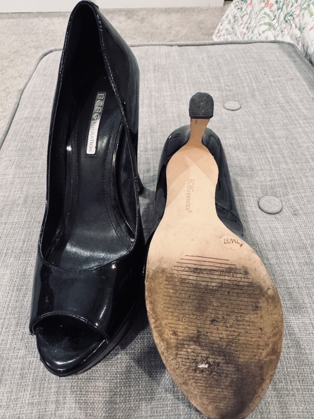 BCBGeneration Black Patent Leather Peep-Toe Pumps Size 7 - Picture 6 of 6